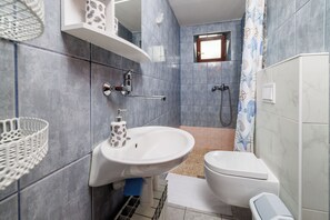 Apartment (A1) | Bathroom | Shower - Apartments Slobodanka (Lopar)
