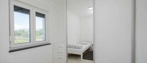 4 bedrooms, in-room safe, free WiFi