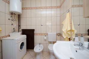 Bathroom | Shower