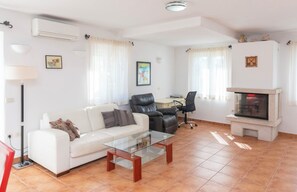 Villa | Living room | DVD player