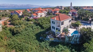 A coastal village with traditional stone houses, a church, and a large villa with a swimming pool. - Villa Serena (Mirca)