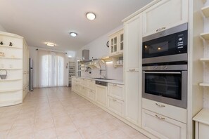 Villa | Private kitchen | Fridge, microwave, oven, stovetop - Villa Serena (Supetar)