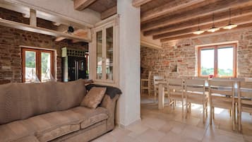 Vila | Sala de estar | Lareira