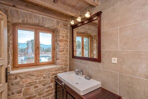 Villa | Bathroom