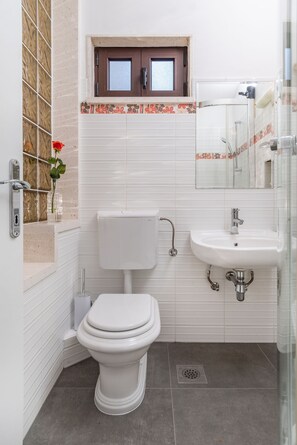Villa | Bathroom