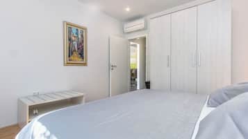 Villa | 4 bedrooms, iron/ironing board, free WiFi