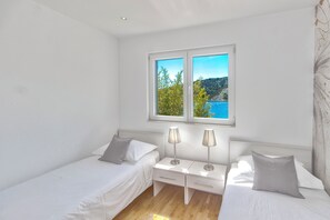 Villa | 4 bedrooms, laptop workspace, iron/ironing board, free WiFi - Villa Kamelicina (Marina)