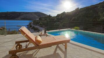 4 bedrooms, laptop workspace, iron/ironing board, free WiFi