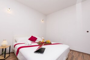 Iron/ironing board, free WiFi