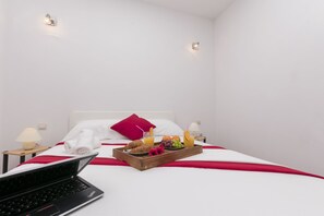 Iron/ironing board, free WiFi