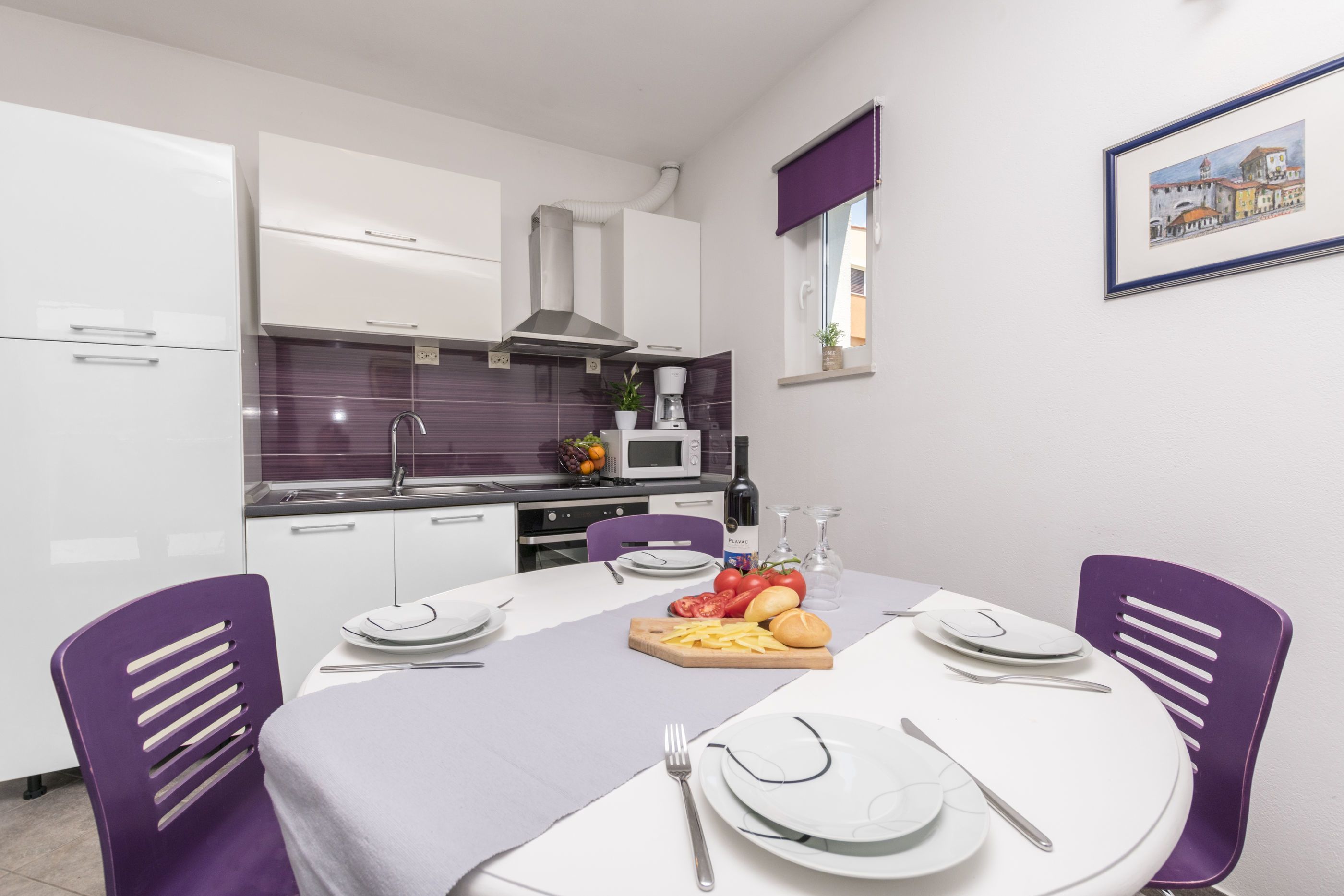 Private kitchen | Fridge, microwave, oven, stovetop