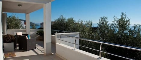 Villa | Balcón