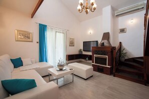 Villa | Living room | DVD player - Villa Doris (Okrug)