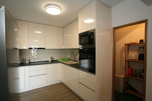Villa | Eigene Küche | Kühlschrank, Mikrowelle, Ofen, Herdplatte