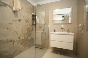 Villa | Badezimmer