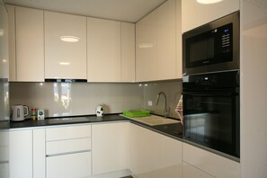 Villa | Cuisine privée | Réfrigérateur, micro-ondes, four, plaque de cuisson