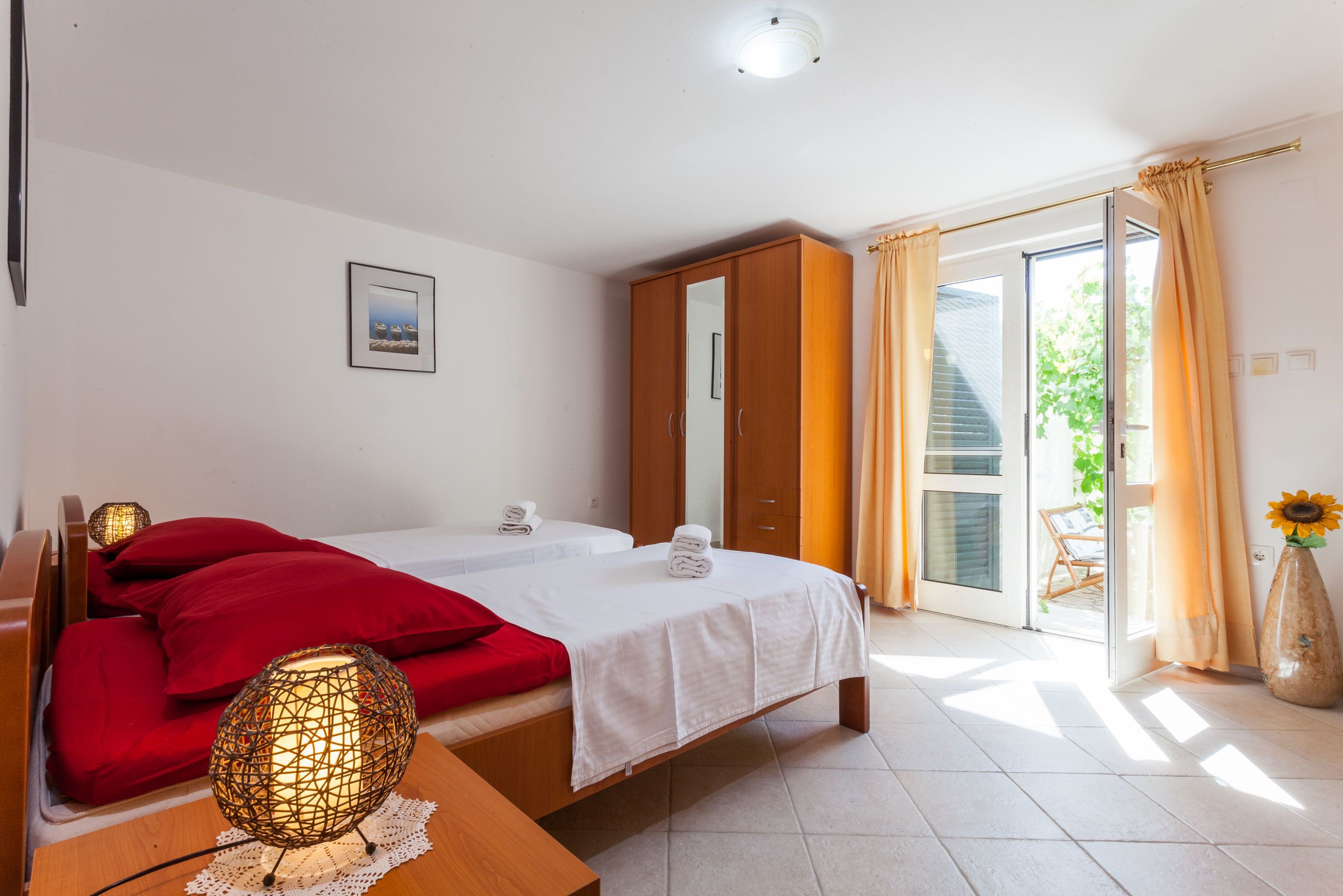 In-room safe, iron/ironing board, WiFi (free), bed sheets