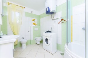 Bathroom | Shower, hair dryer, towels - Villa Rosada (Vela Luka)