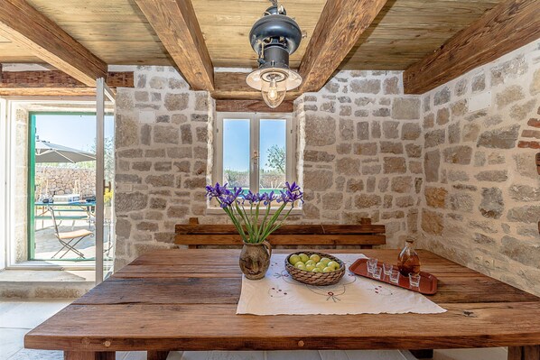 Flat-screen TV, fireplace - Villa Lipa (Privlaka)