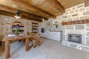 Flat-screen TV, fireplace - Villa Lipa (Privlaka)