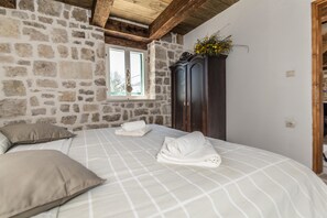 Iron/ironing board, bed sheets - Villa Lipa (Privlaka)