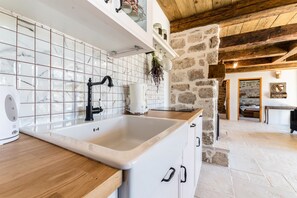 Fridge, stovetop, dishwasher, coffee/tea maker - Villa Lipa (Privlaka)