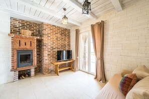 Villa | Wohnzimmer | Kamin