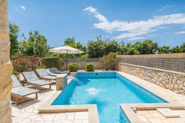 Outdoor pool, a heated pool - Villa Karin (Privlaka)