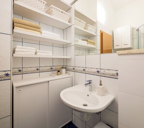 Villa | Bathroom