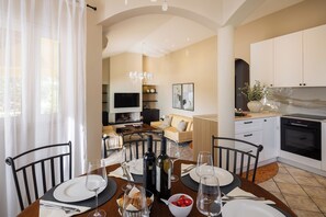 Villa | Dining
