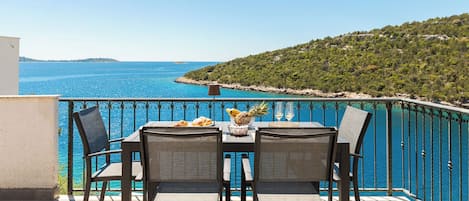 Villa | Outdoor dining