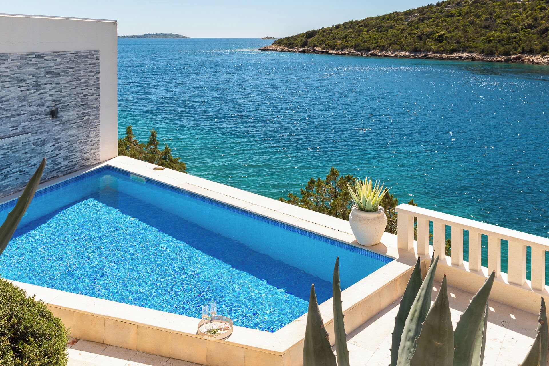 Außenpool, Liegestühle