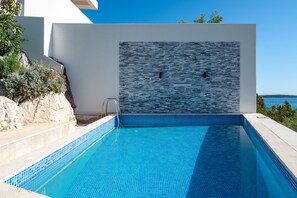 Outdoor pool, sun loungers - Villa Sine (Marina)