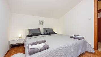 Villa | 4 bedrooms, in-room safe, iron/ironing board, free cots/infant beds