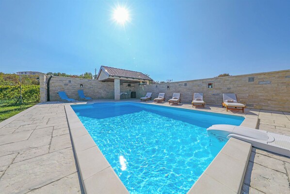 Outdoor pool, a heated pool - Villa Marina (Benkovac)
