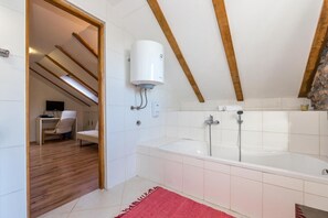 Villa | Bathroom - Villa Rural Wellness (Promina)