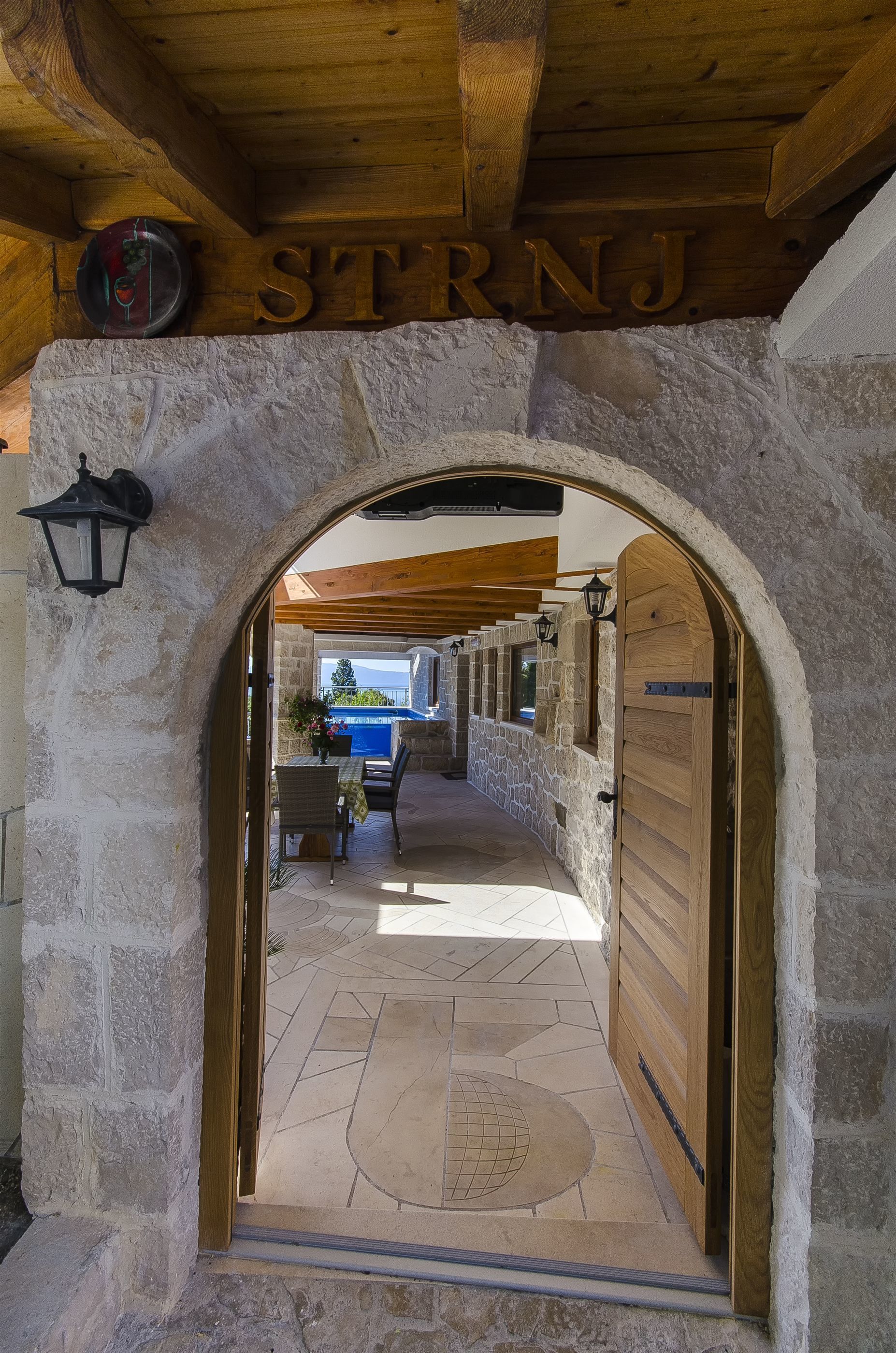 المنشأة من الخارج