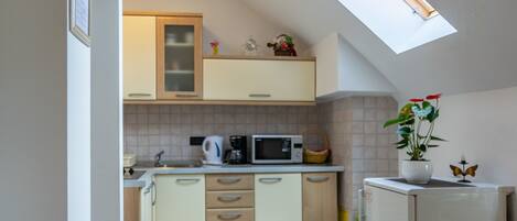 Cuisine privée | Réfrigérateur, micro-ondes, plaque de cuisson, bouilloire électrique