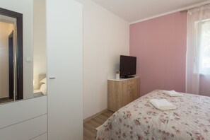 Coffres-forts dans les chambres, fer et planche à repasser