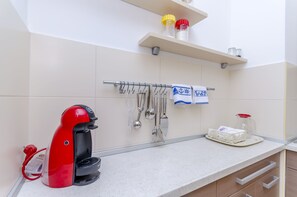 Private kitchen | Fridge, oven, stovetop, dishwasher - Villa Alka (Okrug)