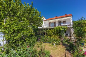 Courtyard - Apartment Kreso (Punat)