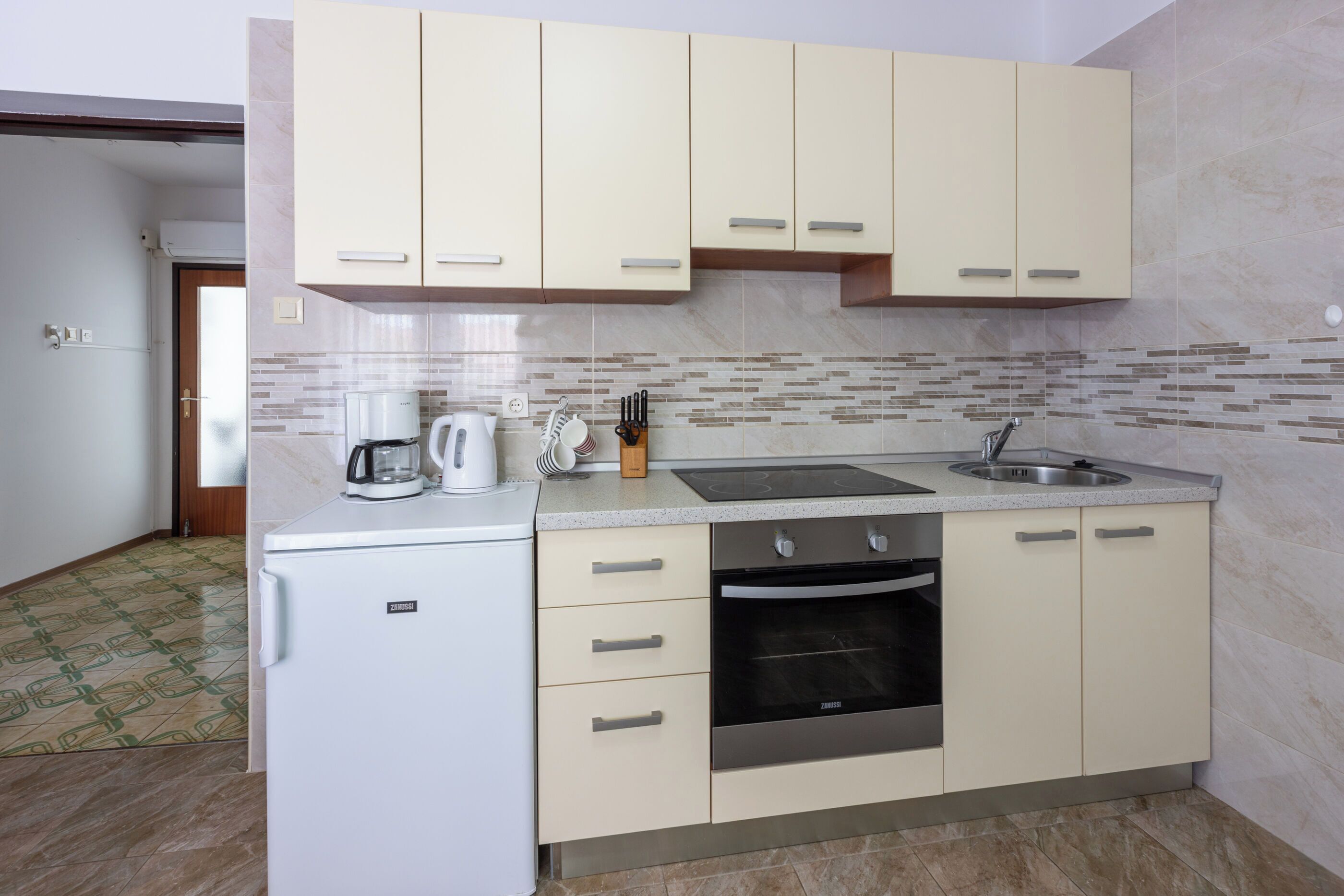 Apartment (A1) | Private kitchen | Fridge, oven, stovetop, espresso maker
