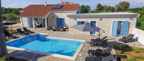 Piscine extérieure