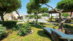 A garden with a bench, a gazebo, and a pool area. - Villa Jelena Vir Near Beach (Liznjan)
