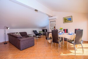 Villa | Living room | DVD player - House La Casa Simone (Jesenice)