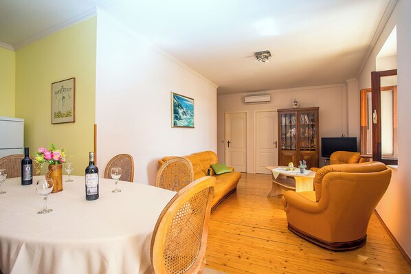 Villa | Living room | DVD player