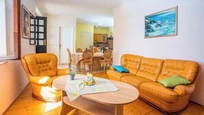 Villa | Living room | DVD player - House La Casa Simone (Jesenice)