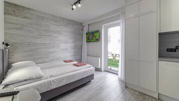 Room (with Garden entrance) | 1 Schlafzimmer, Schreibtisch, Verdunkelungsvorhänge, kostenloses WLAN