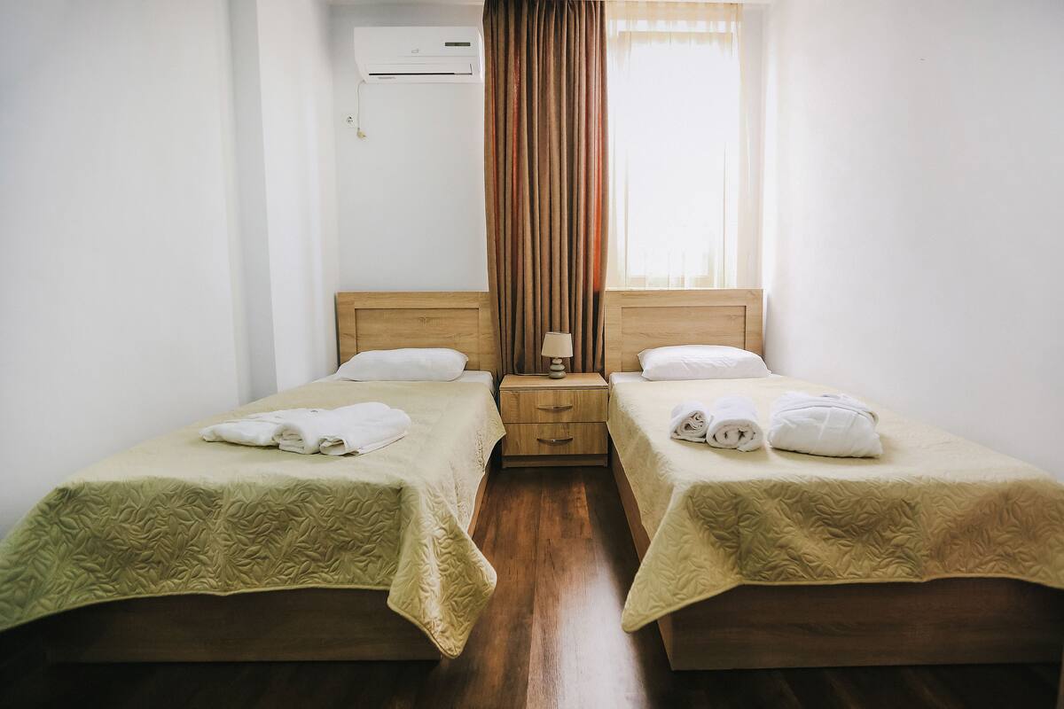 Traditional Twin Room | Living area