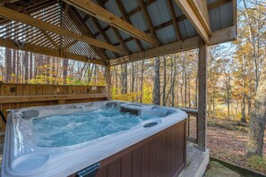 Outdoor spa tub - Cherry Ridge Retreat Still Waters - Hocking Hills Romantic Cabin with hot tub and fire place! (New Plymouth)